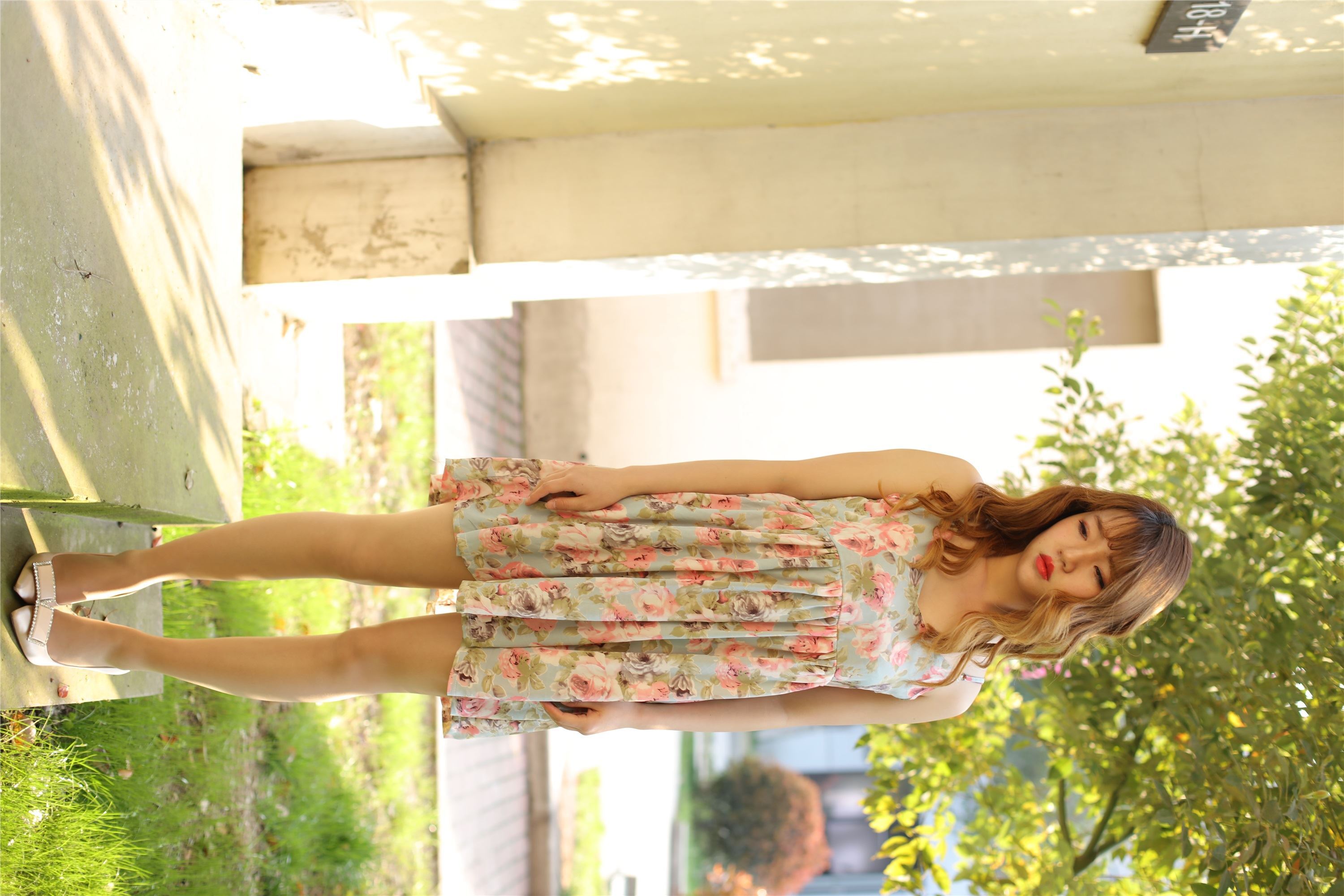 奈丝写真 NO.076 高高-花朵儿吊带裙